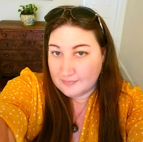 Meet your Posher, Staci - Picture 1 of 1